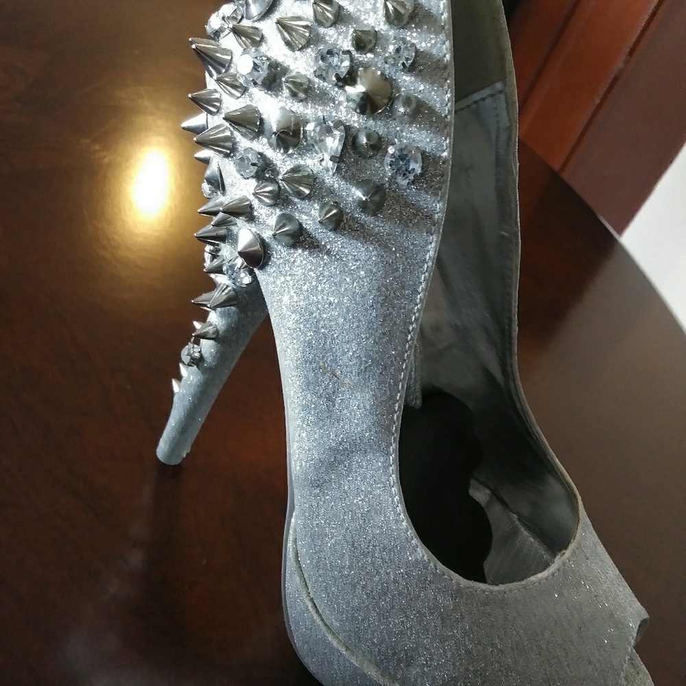 Silver Heels - image 1
